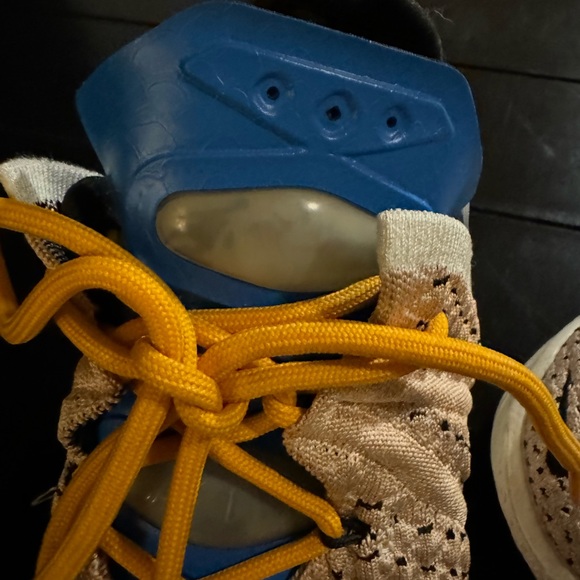 LeBron 18 Basketball Shoe - Multi-Color/Multi-Color - Size 6.5 - Picture 3 of 6